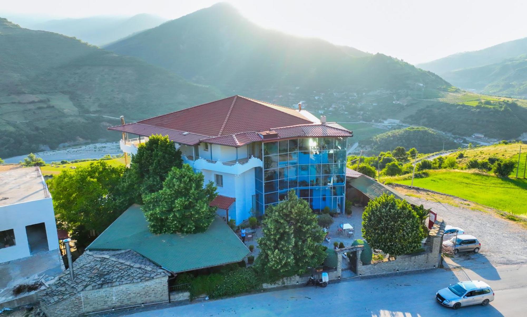 Kanione Hotel Cerenisht