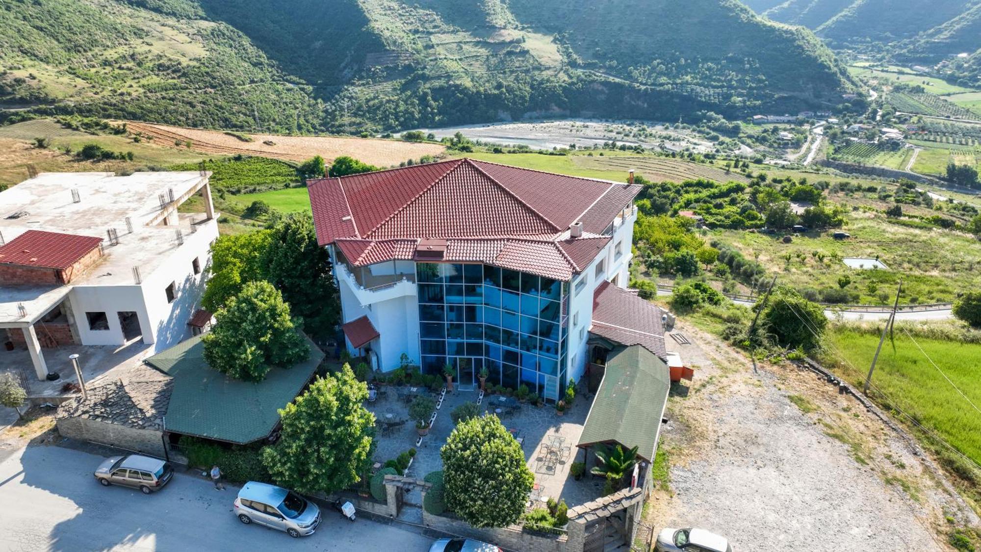 Kanione Hotel Cerenisht