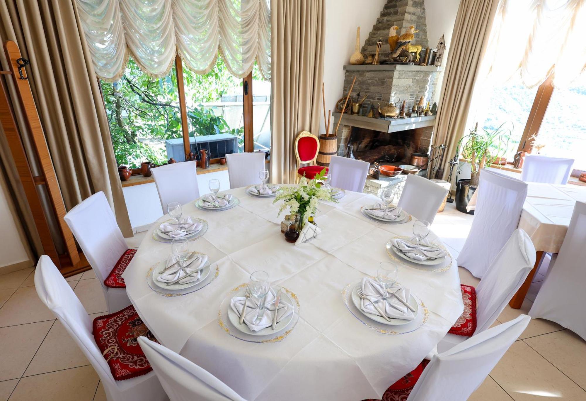 Kanione Hotel Cerenisht