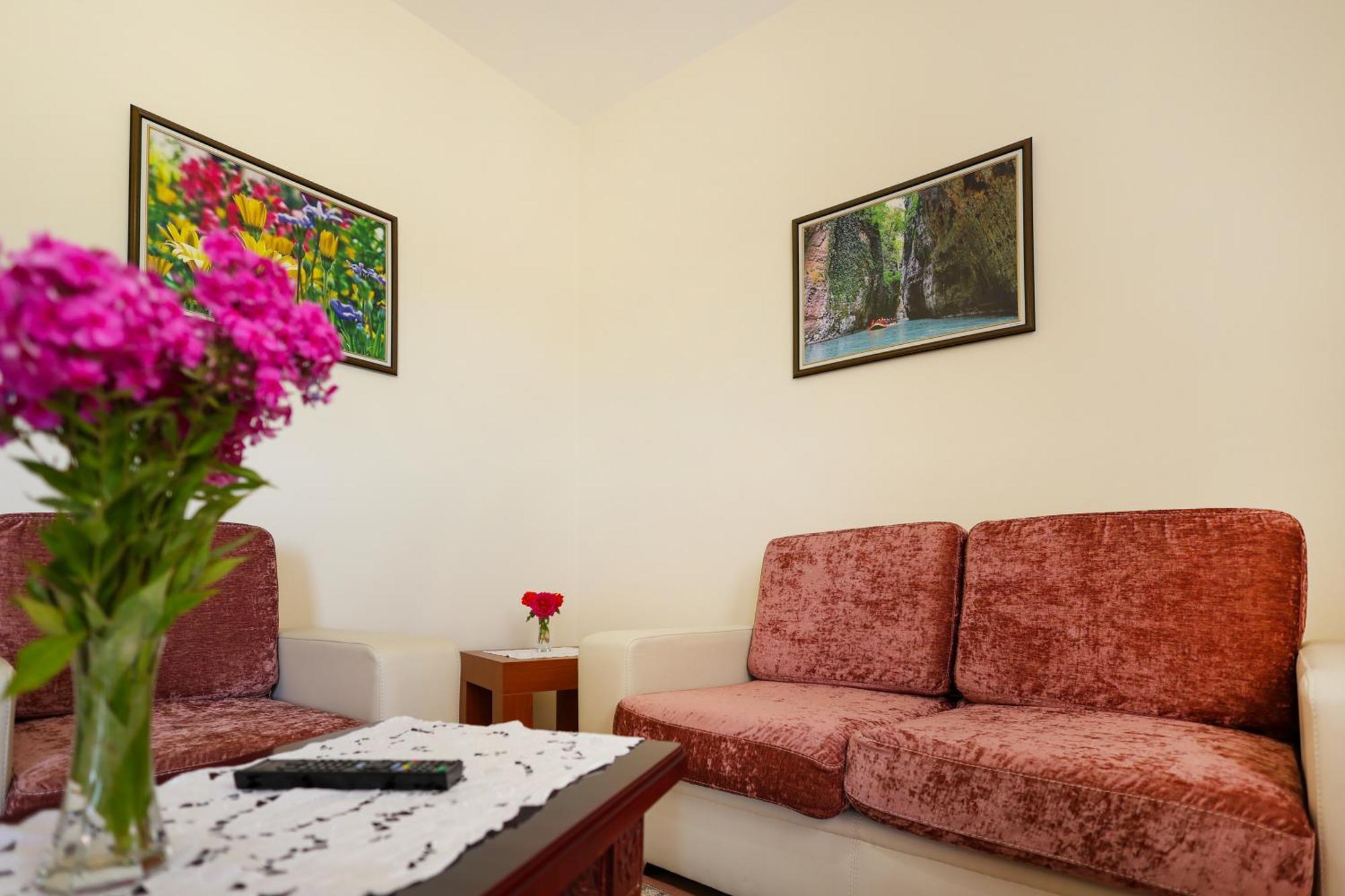 Kanione Hotel Cerenisht