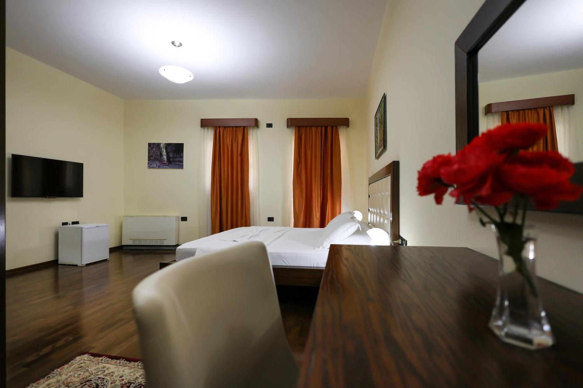 Kanione Hotel Cerenisht