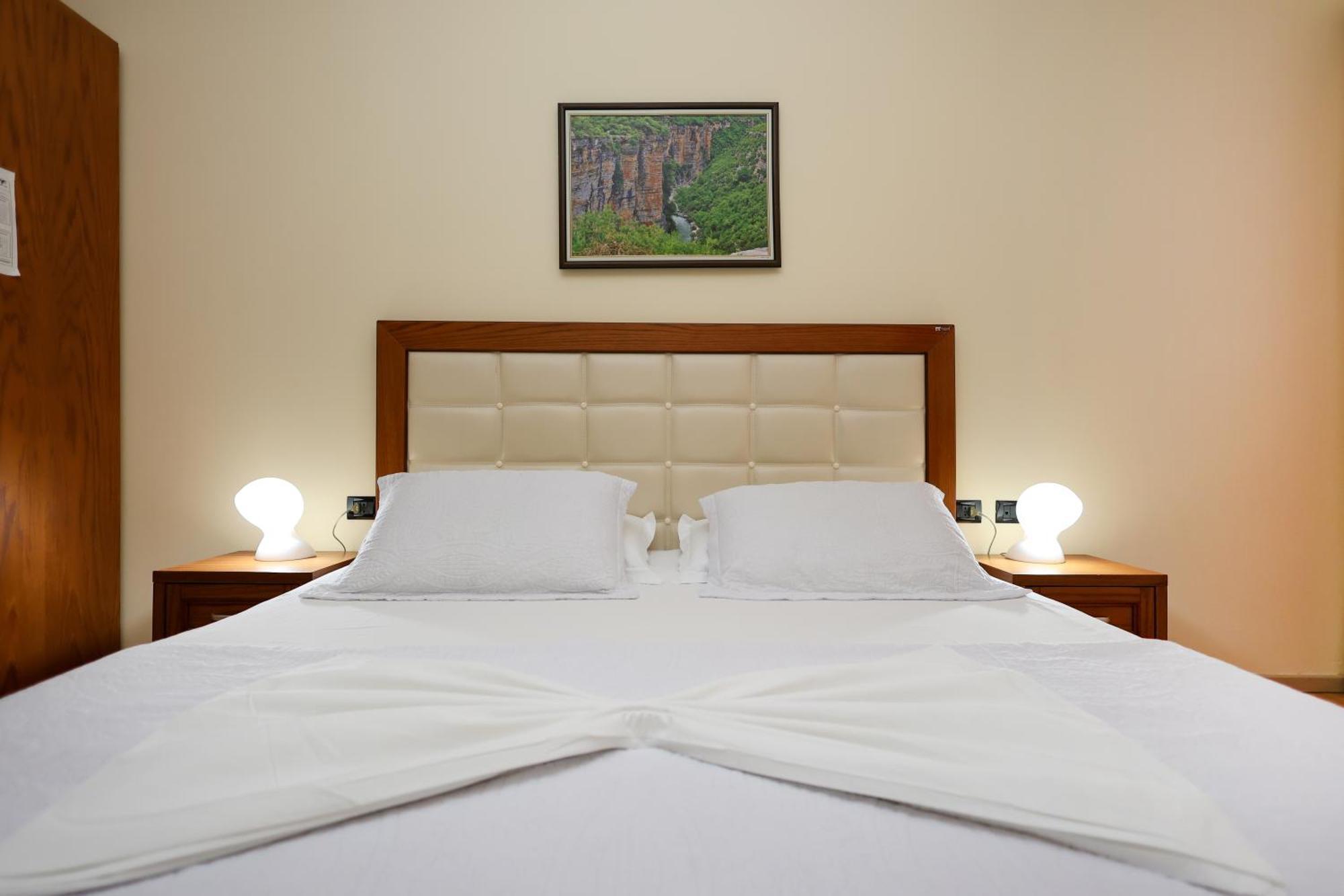 Kanione Hotel Cerenisht