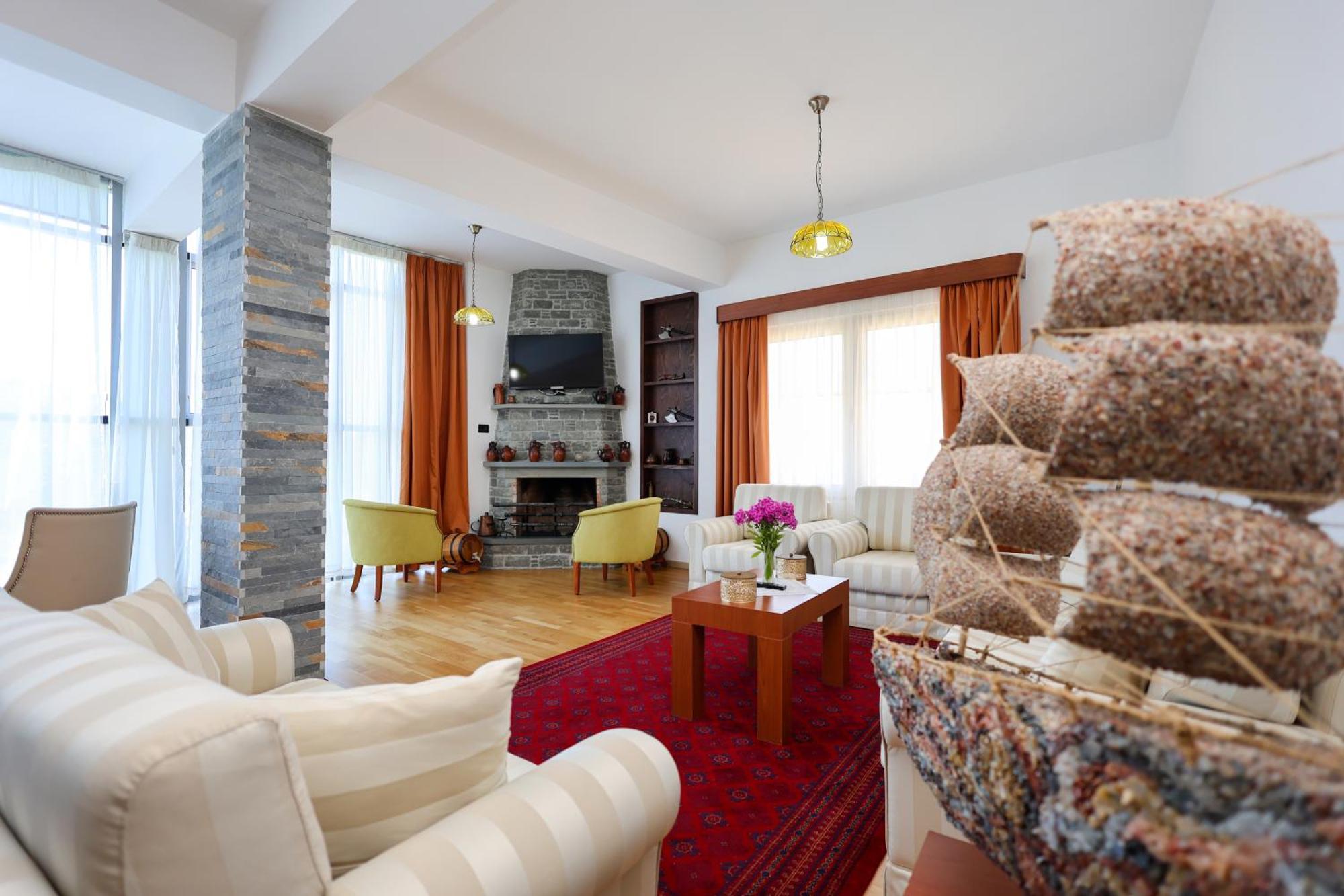 Kanione Hotel Cerenisht